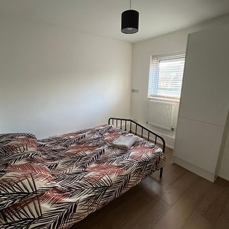 Immaculate 2 Bed Flat With Free Parking! Apartment Watford  Luaran gambar
