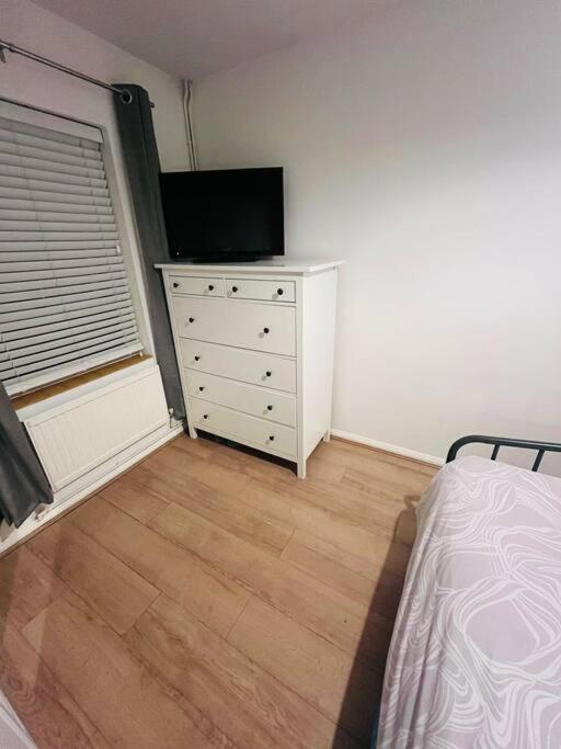 Immaculate 2 Bed Flat With Free Parking! Apartment Watford  Luaran gambar