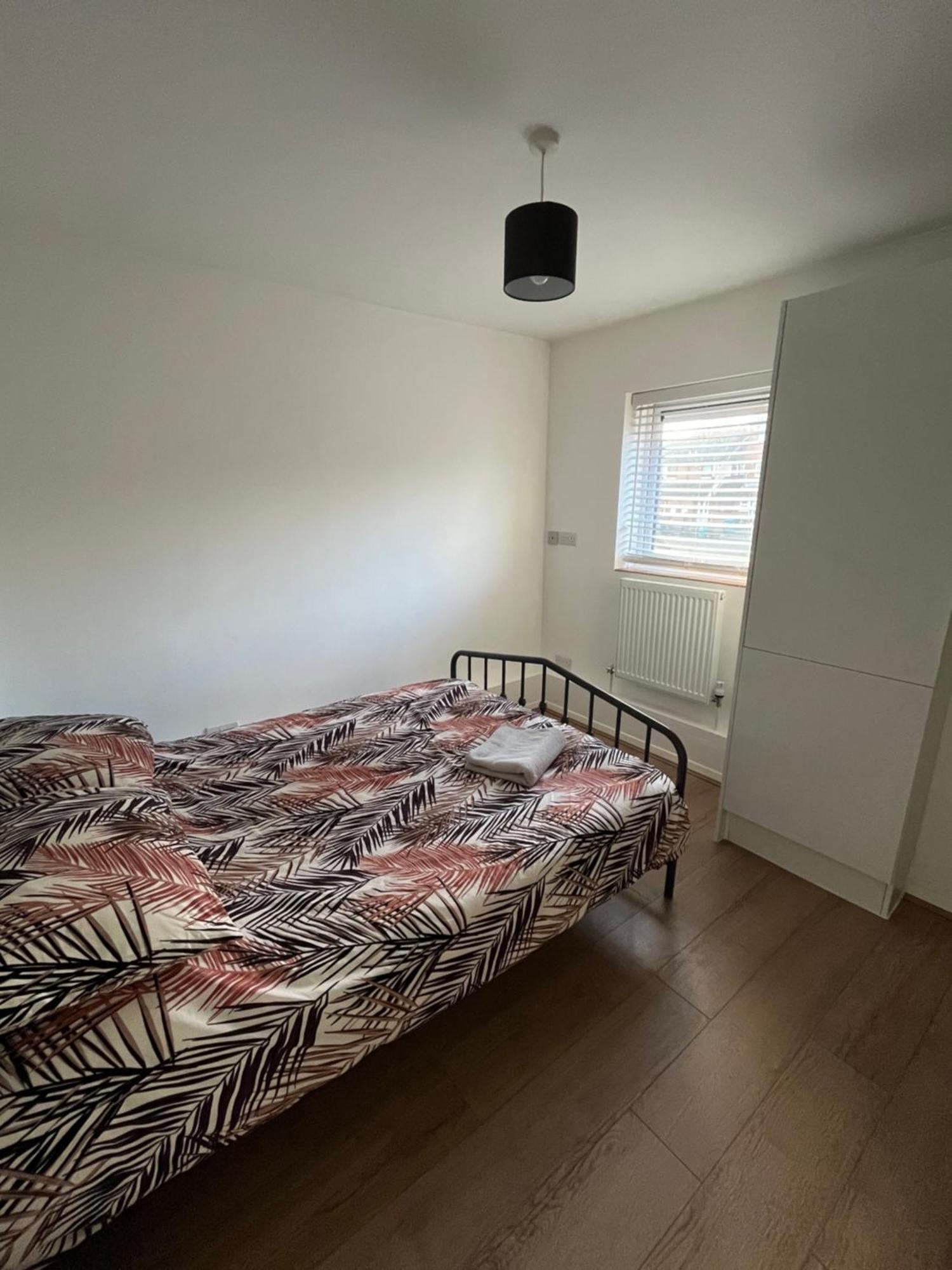 Immaculate 2 Bed Flat With Free Parking! Apartment Watford  Luaran gambar