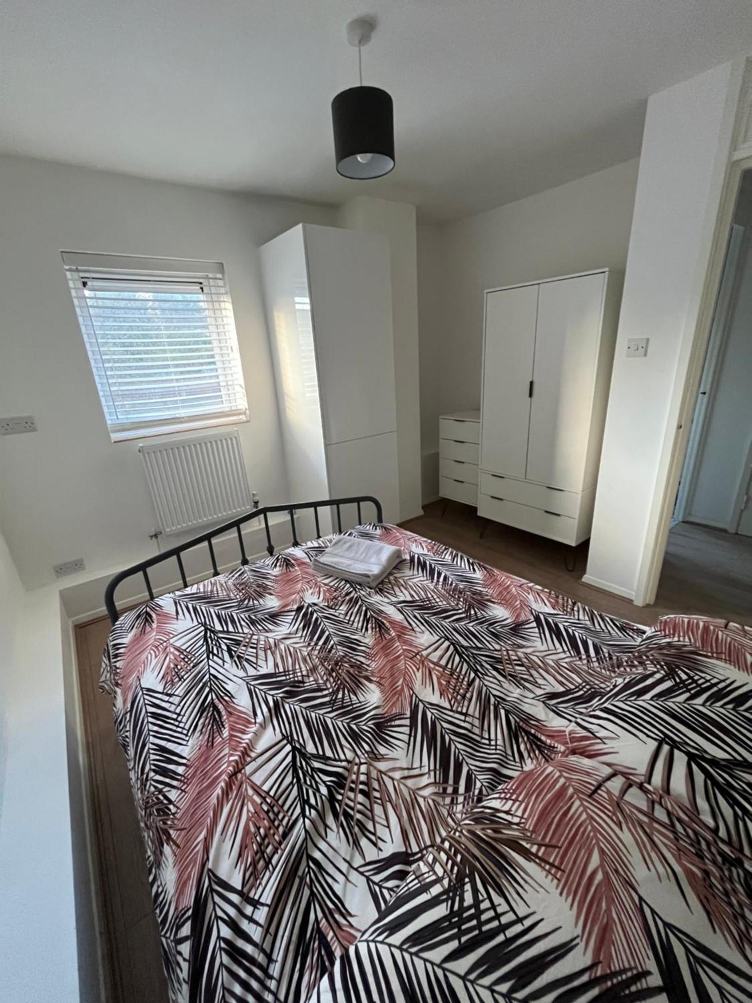 Immaculate 2 Bed Flat With Free Parking! Apartment Watford  Luaran gambar